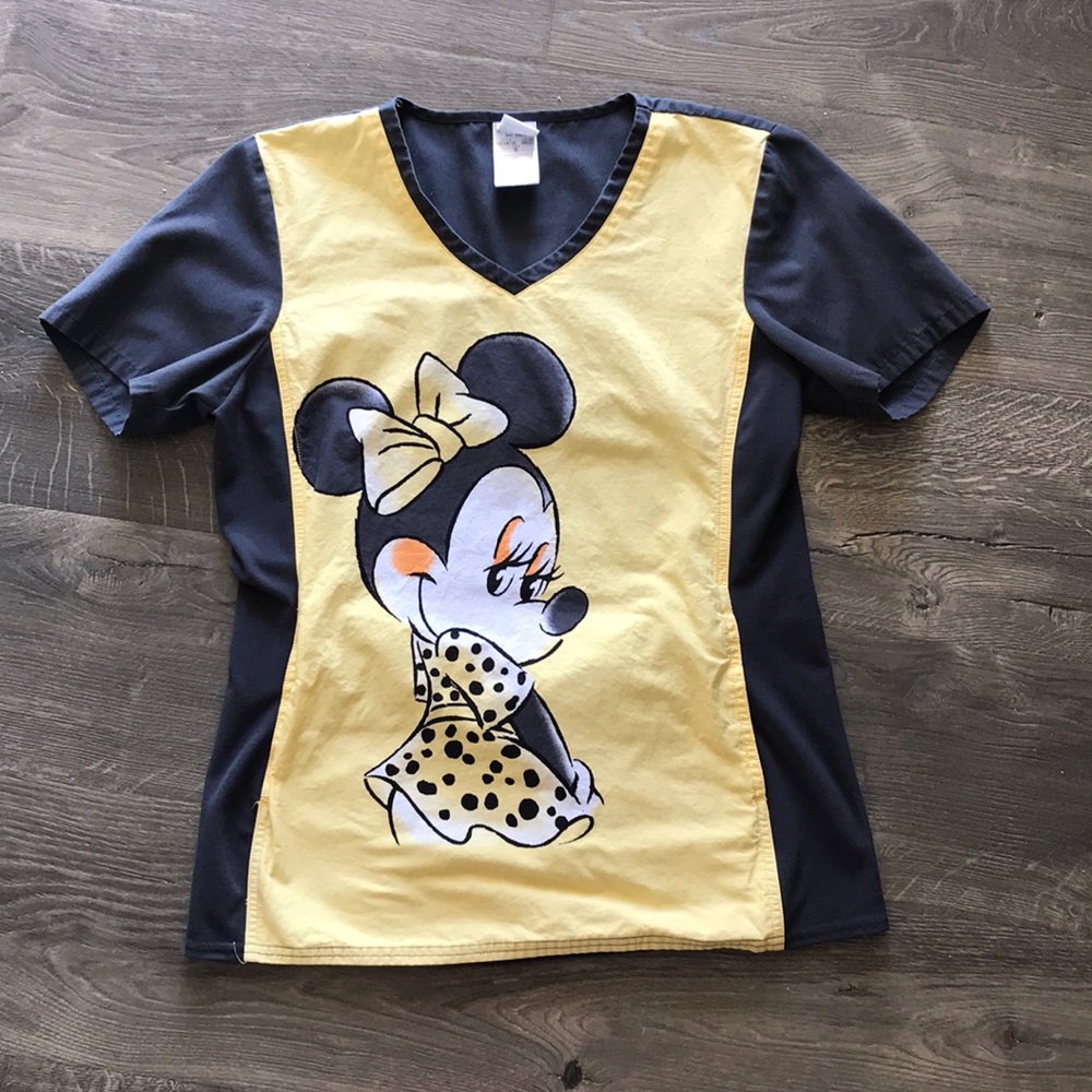 Minnie Mouse scrub top